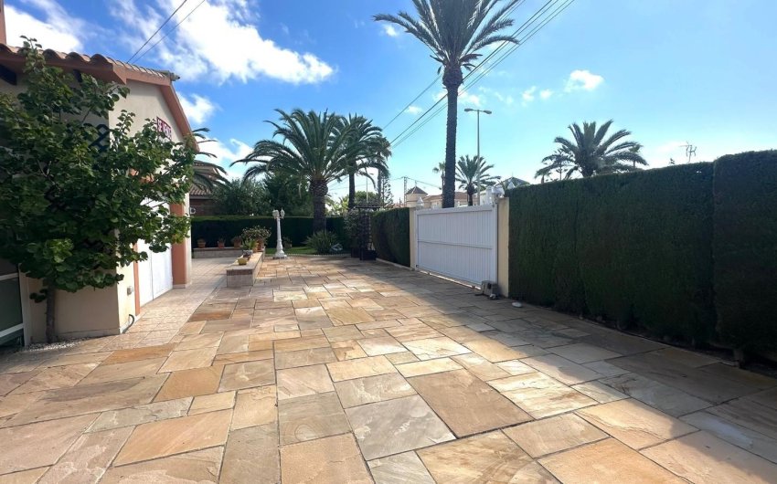 Revente - Villa -
Cabo Roig - Costa Blanca
