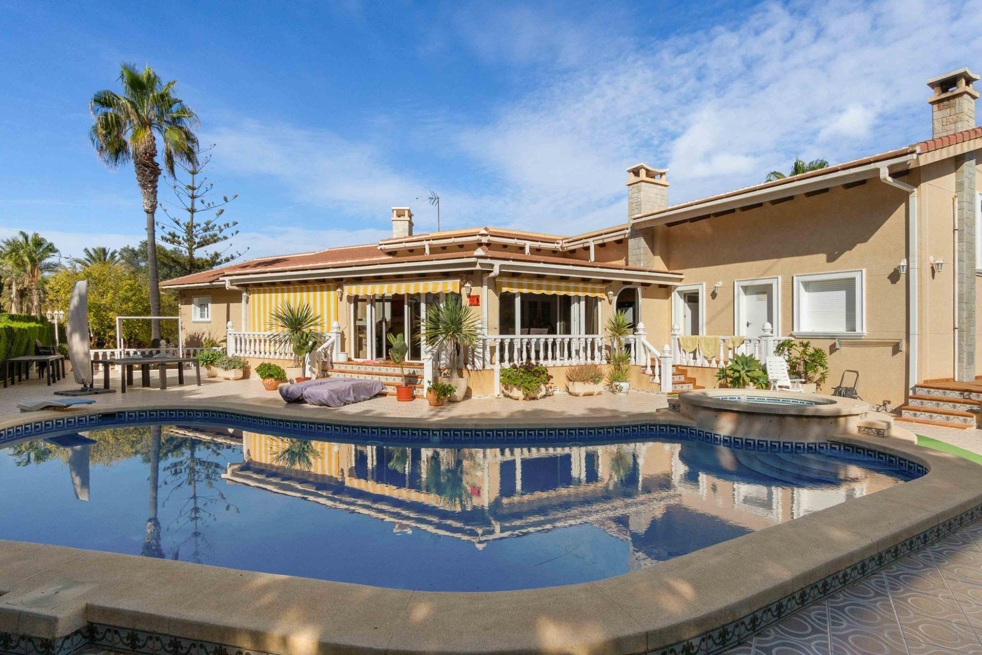 Revente - Villa -
Cabo Roig - Muy Cerca De La Playa