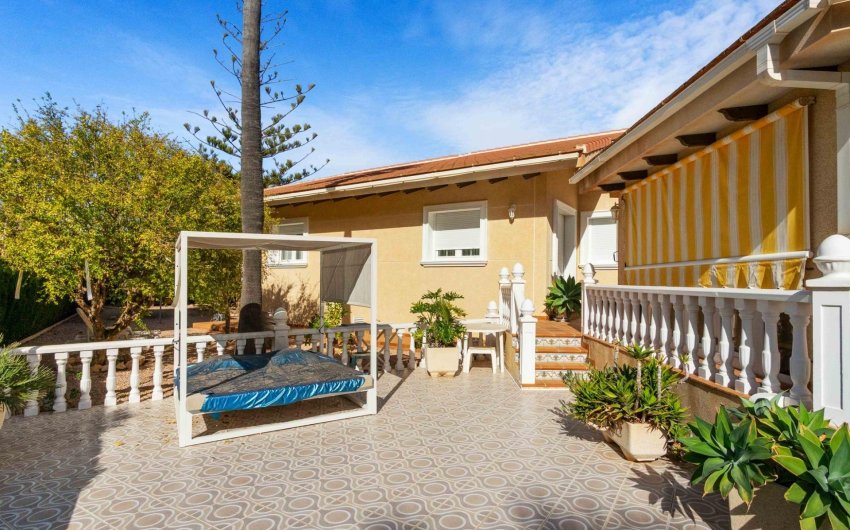 Revente - Villa -
Cabo Roig - Muy Cerca De La Playa