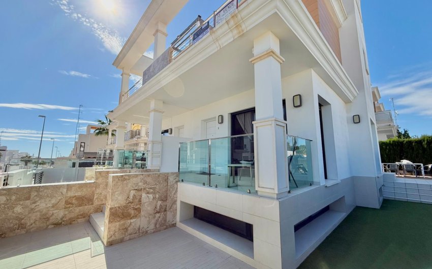 Revente - Villa -
Ciudad Quesada - Pueblo Bravo