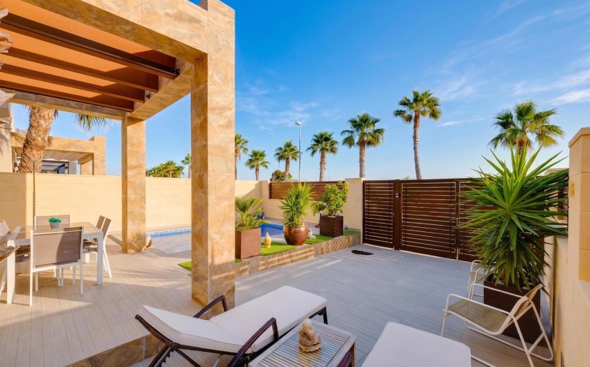 Revente - Villa -
Ciudad Quesada - Pueblo Bravo