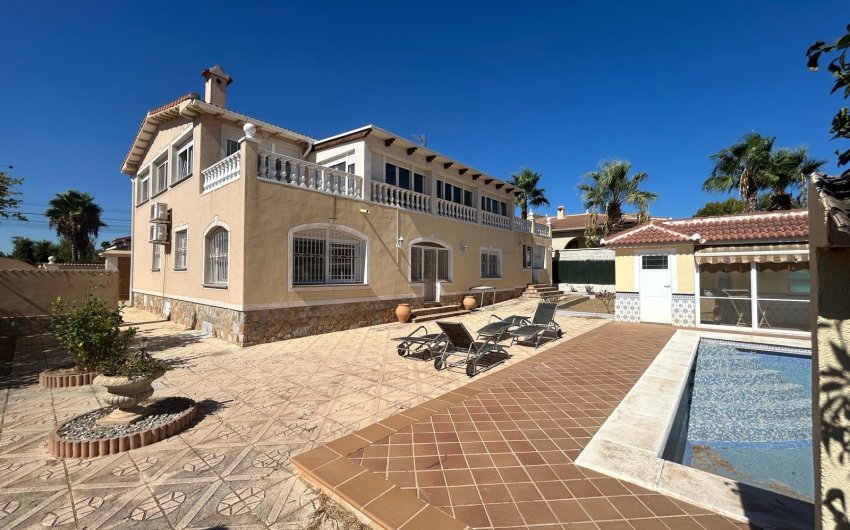 Revente - Villa -
Ciudad Quesada - town