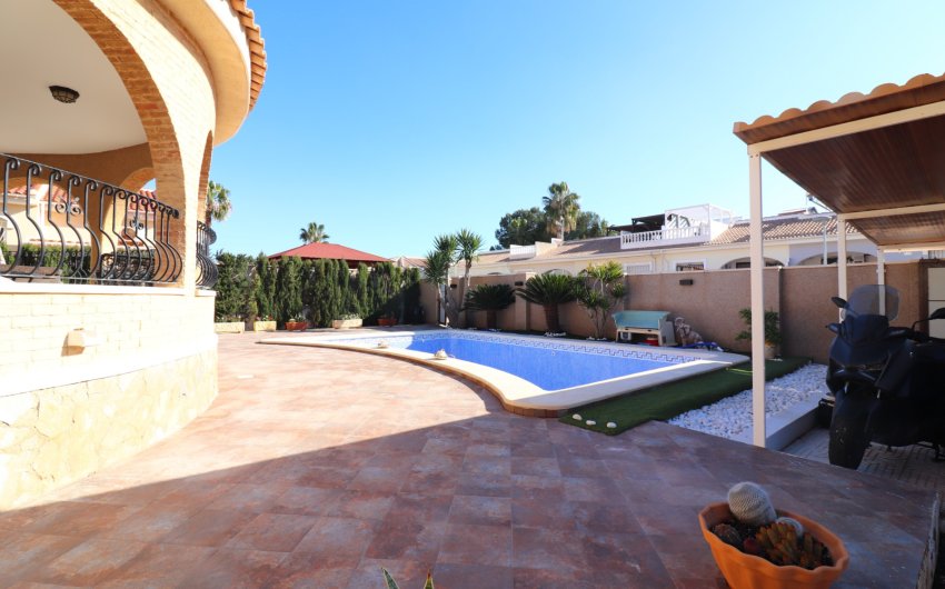 Revente - Villa (detached) -
Benijofar - Monte Azul
