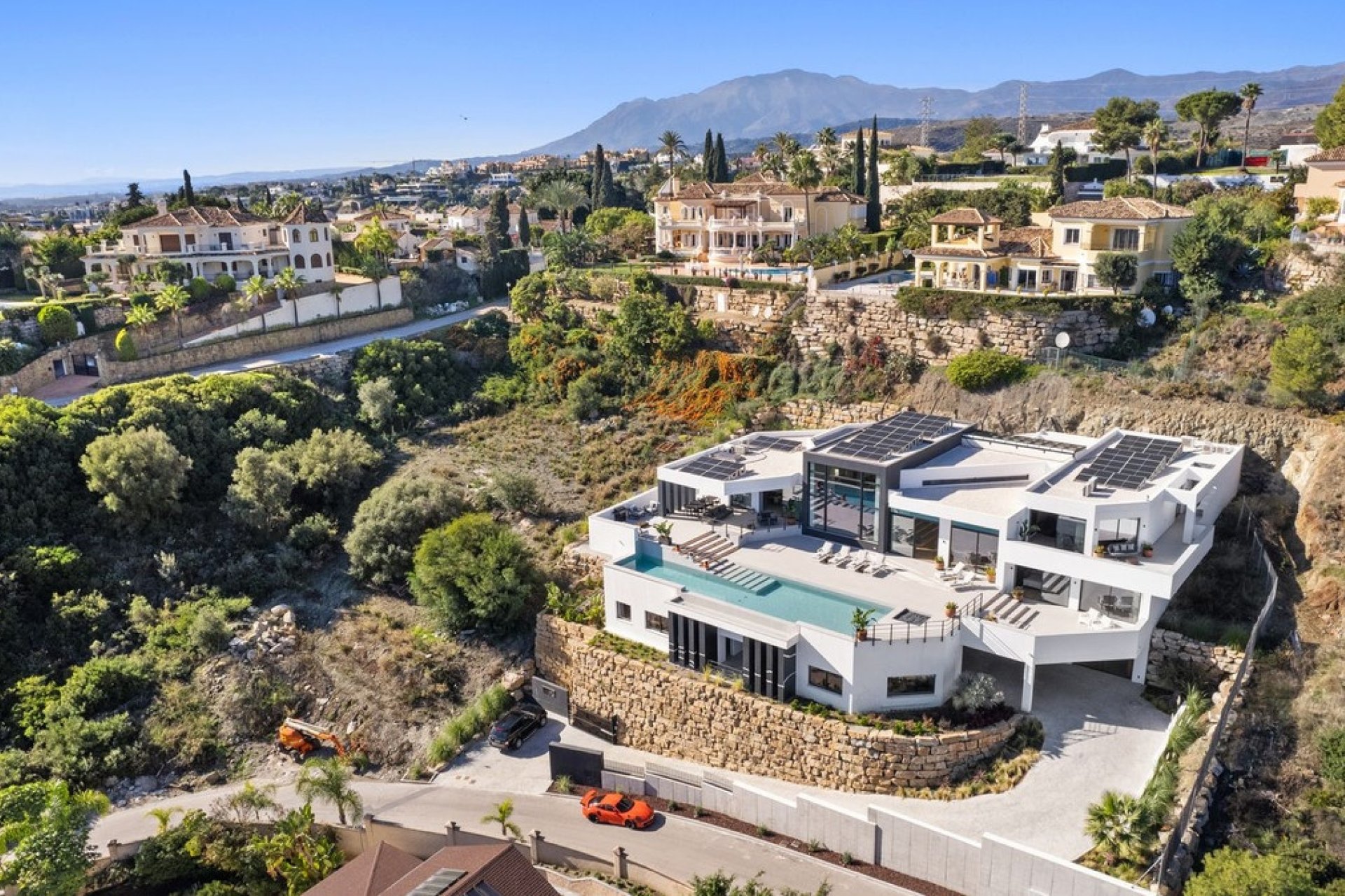 Revente - Villa -
El Paraíso, Estepona - Costa del Sol