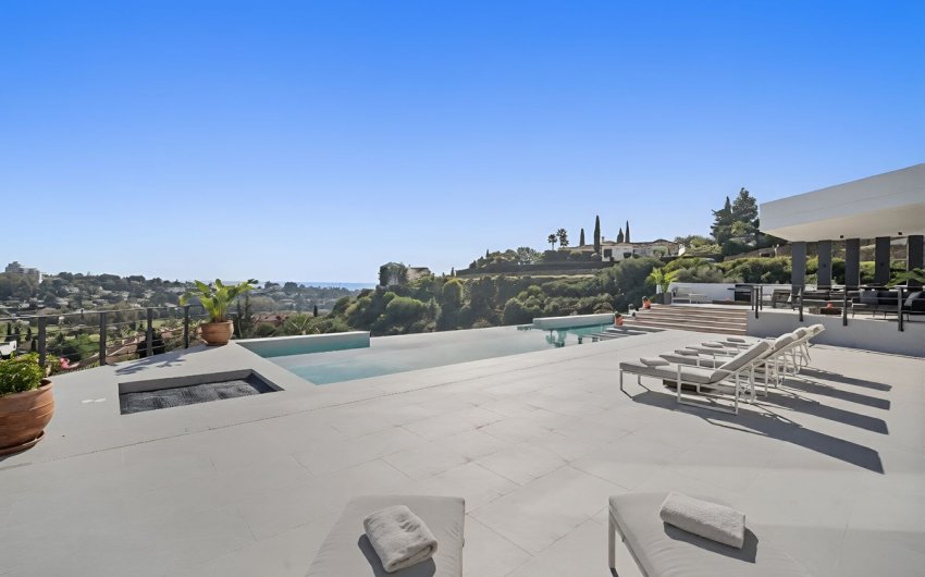 Revente - Villa -
El Paraíso, Estepona - Costa del Sol