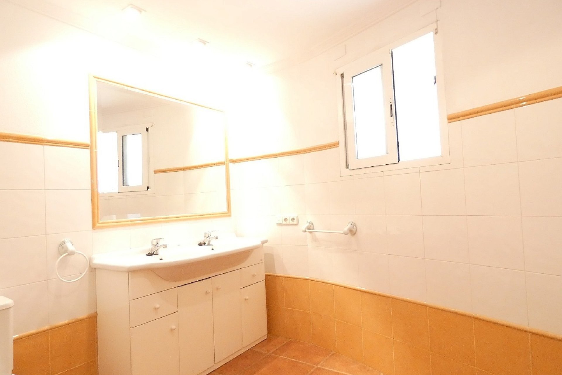 Revente - Villa -
Elda