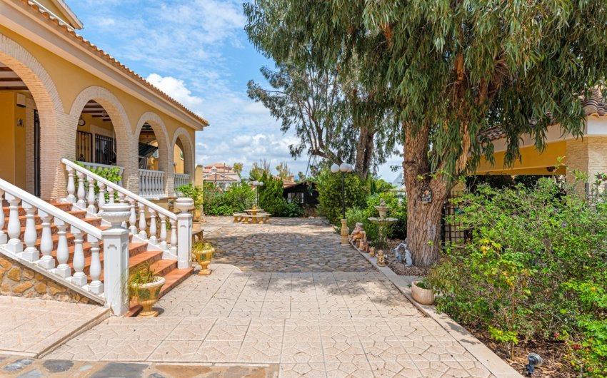 Revente - Villa -
Jacarilla - Inland