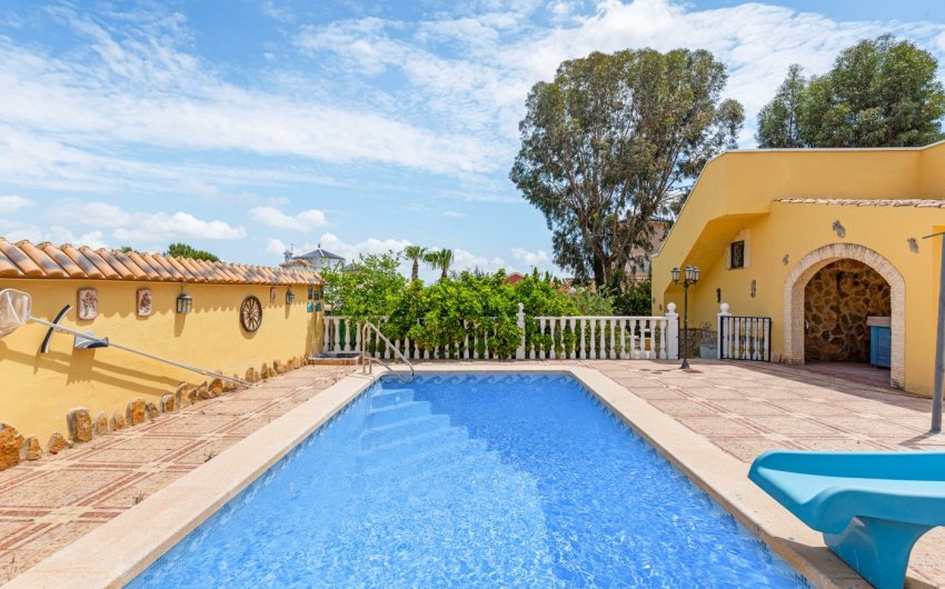 Revente - Villa -
Jacarilla - Inland