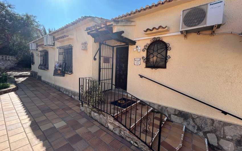 Revente - Villa -
Jávea - Montgó