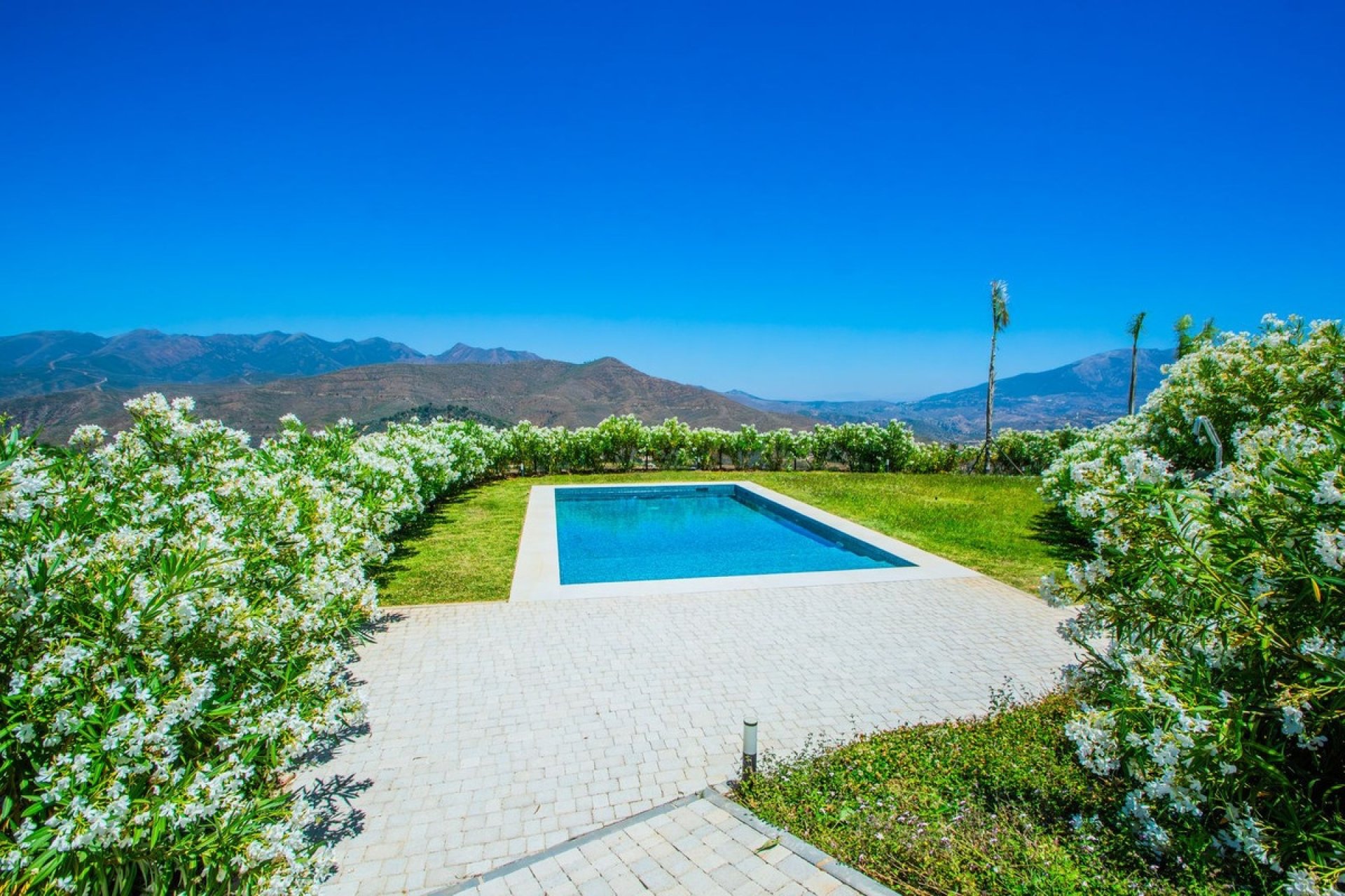 Revente - Villa -
La Mairena - Inland