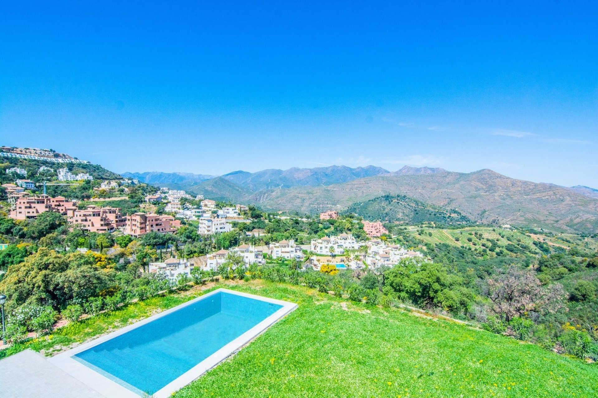 Revente - Villa -
La Mairena - Inland