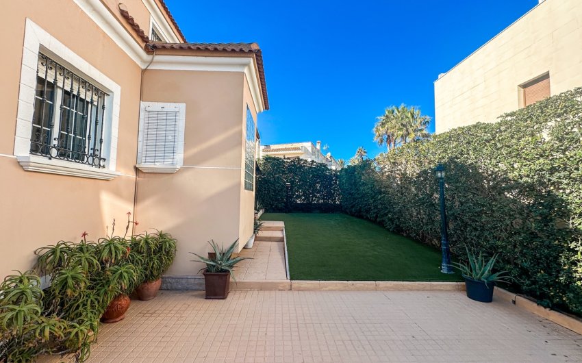 Revente - Villa -
La Mata - Costa Blanca