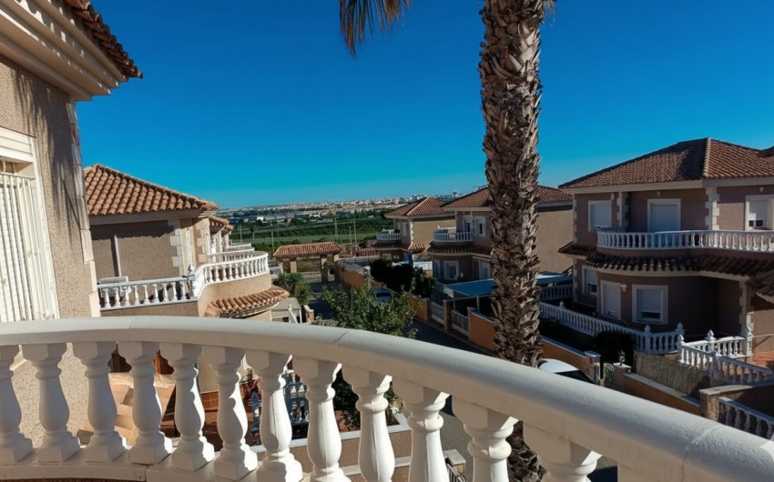 Revente - Villa -
Los Altos - Costa Blanca