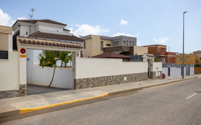 Revente - Villa -
Los Montesinos - La Herrada