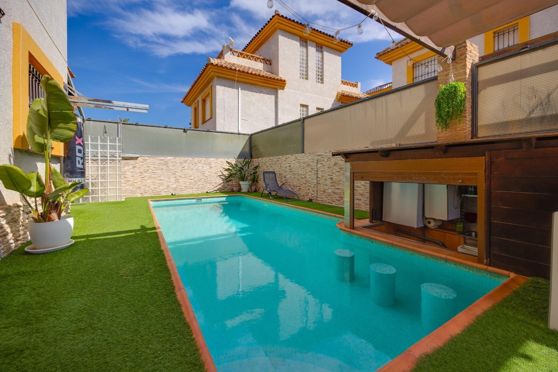 Revente - Villa -
Los Montesinos - La Herrada