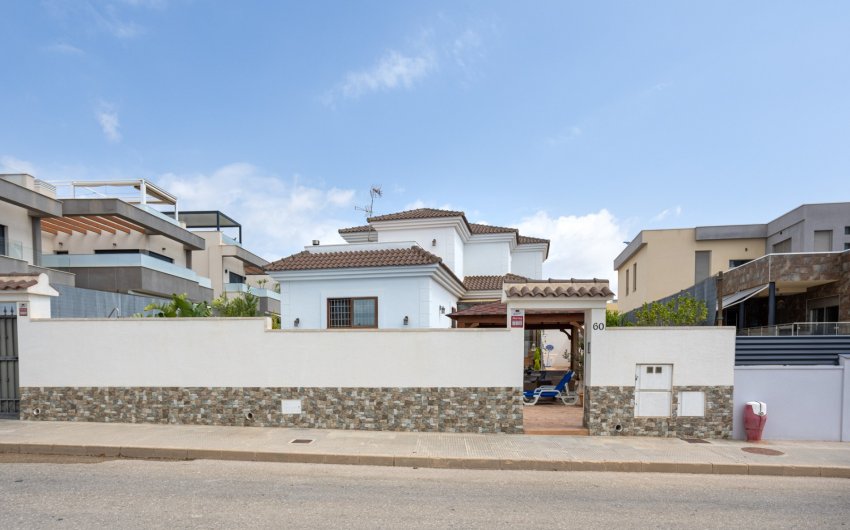 Revente - Villa -
Los Montesinos - La Herrada