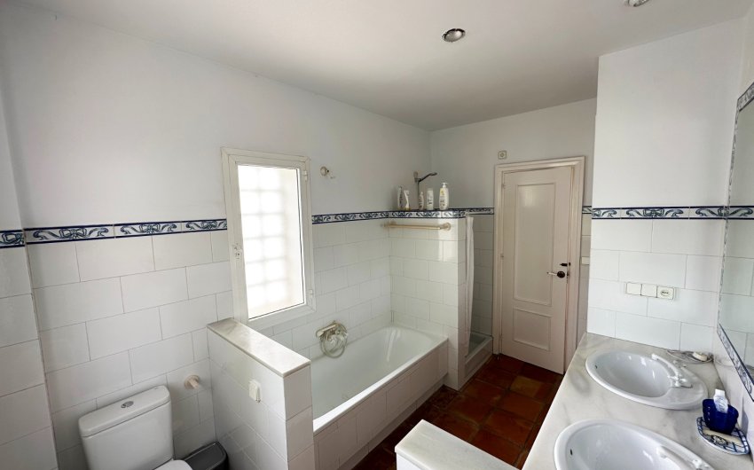 Revente - Villa -
Marbella - Las Chapas