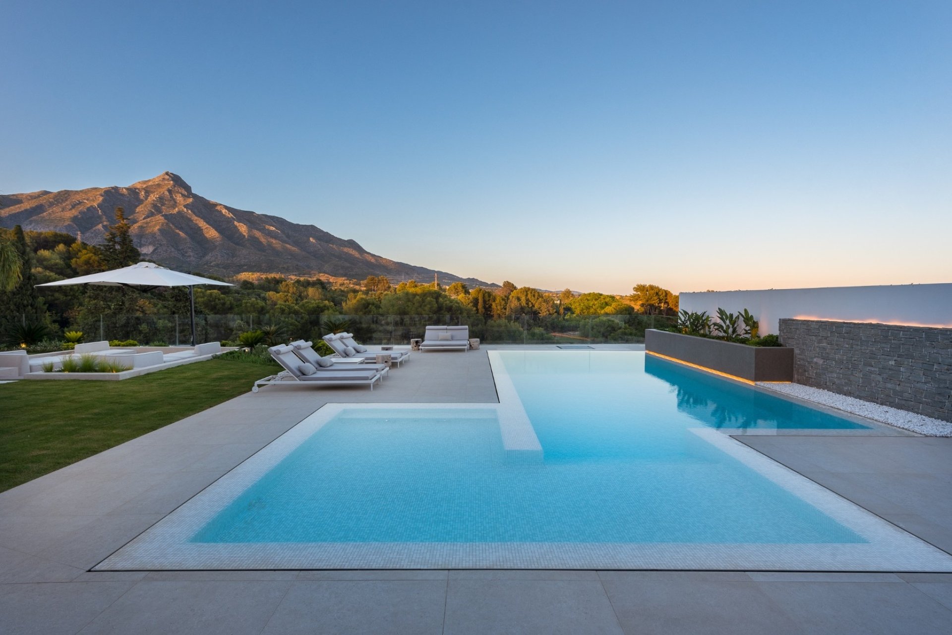 Revente - Villa -
Marbella - Nueva Andalucía