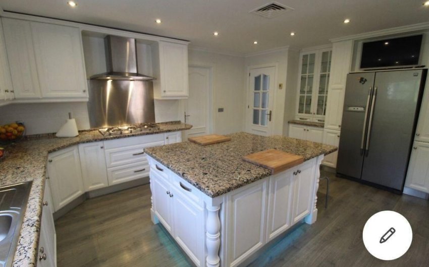 Revente - Villa -
Marbella - Nueva Andalucía