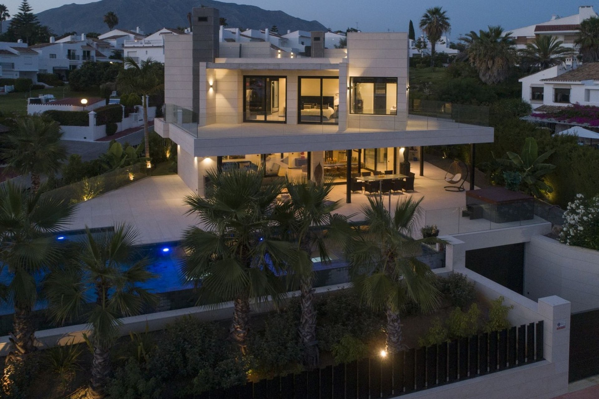 Revente - Villa -
Nueva Andalucía - Costa del Sol