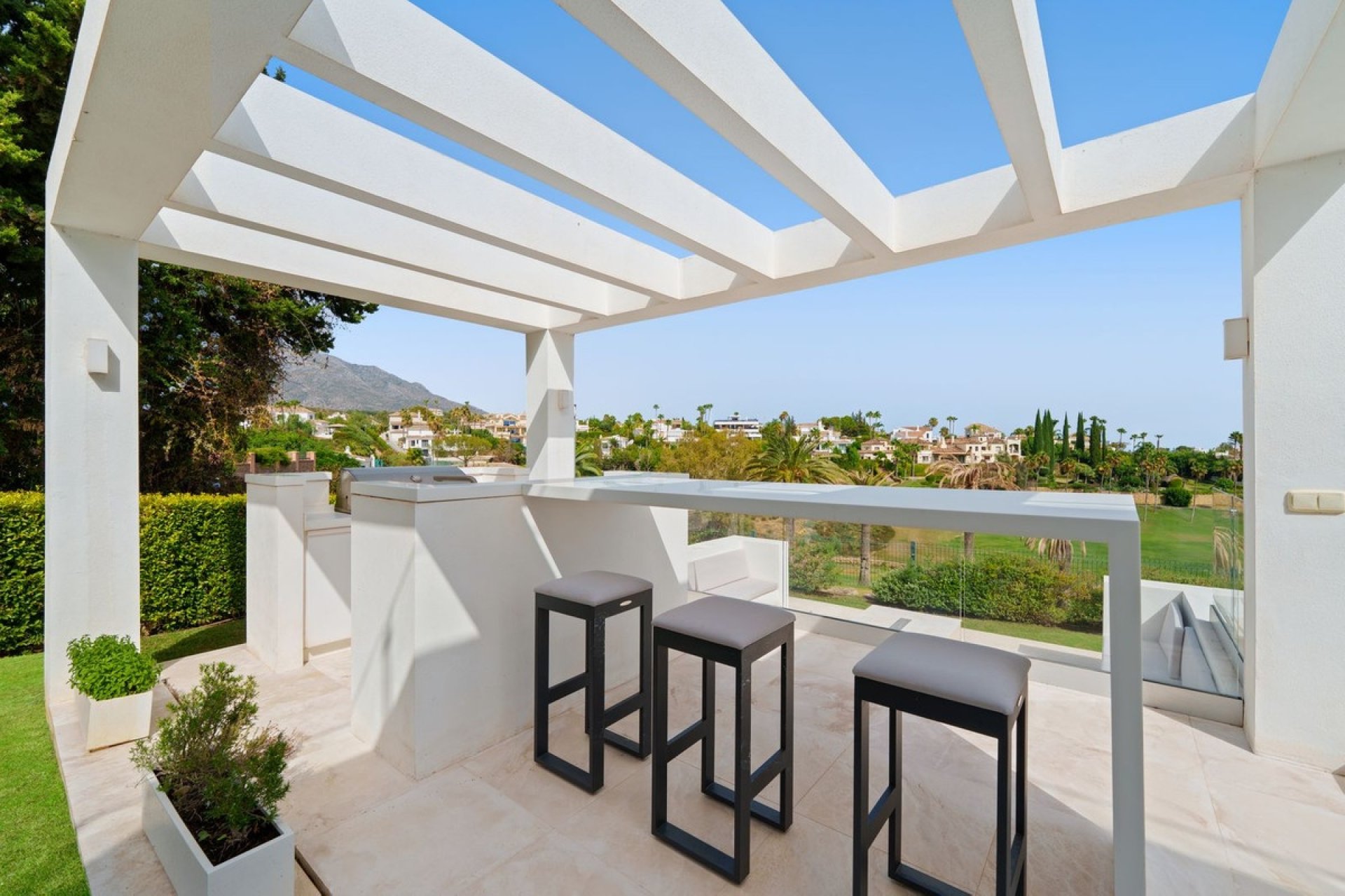 Revente - Villa -
Nueva Andalucía - Costa del Sol