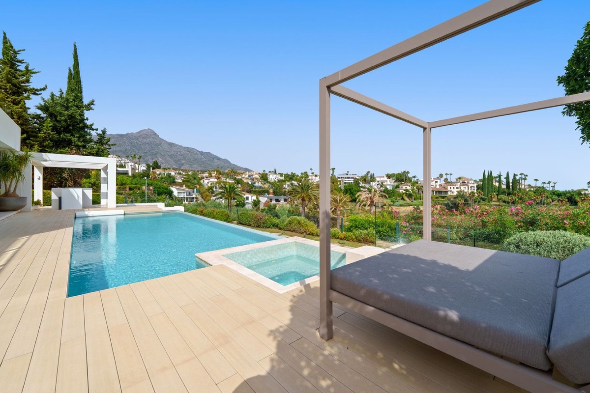 Revente - Villa -
Nueva Andalucía - Costa del Sol