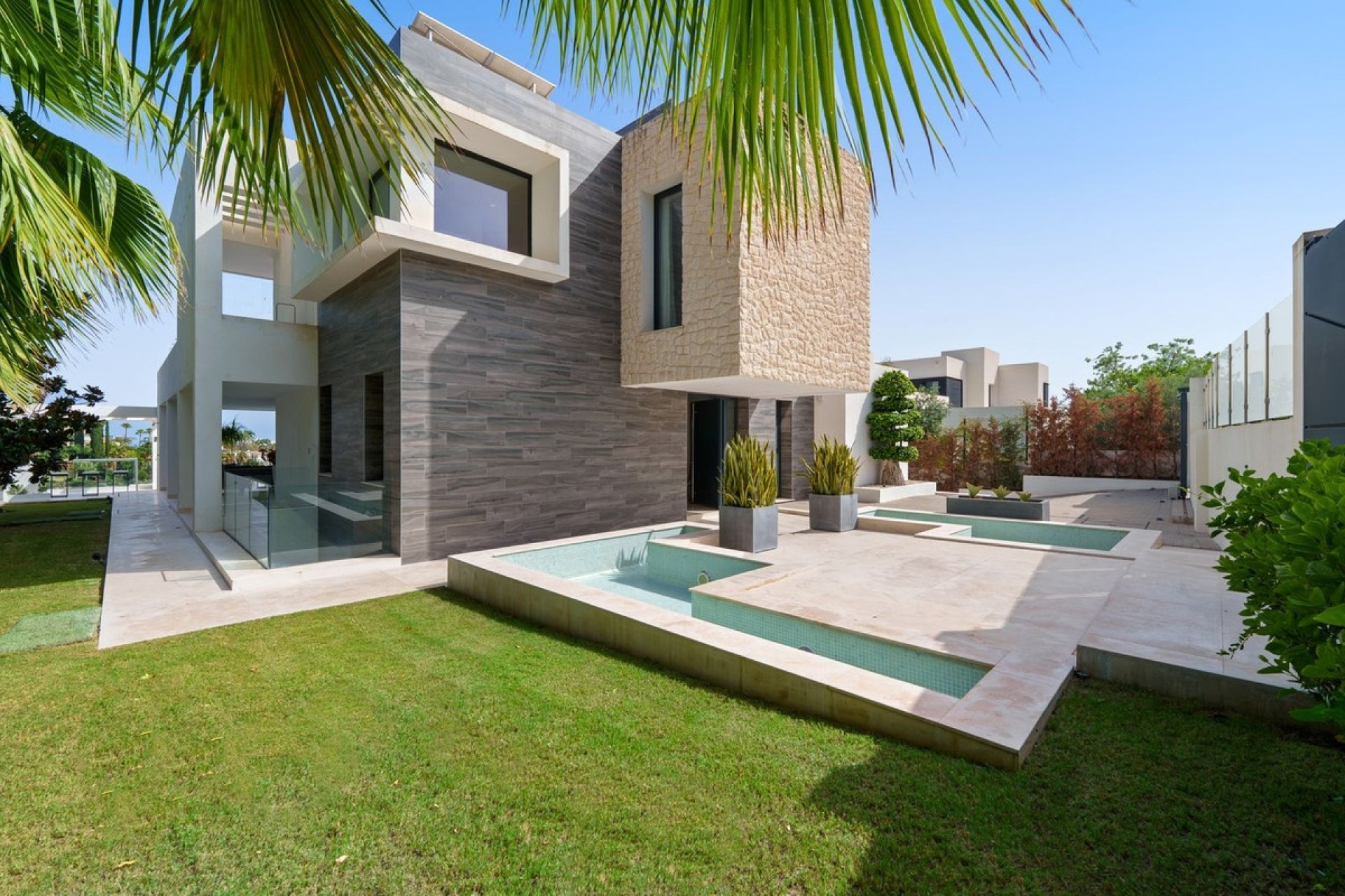 Revente - Villa -
Nueva Andalucía - Costa del Sol