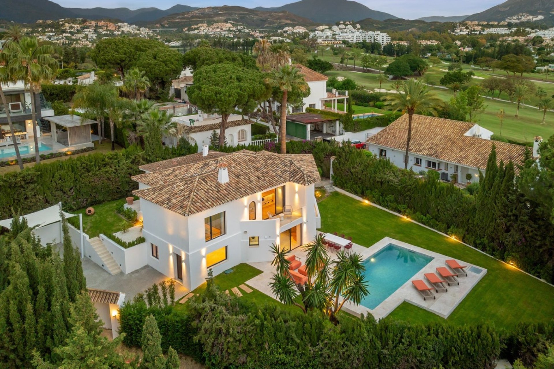 Revente - Villa -
Nueva Andalucía - Costa del Sol