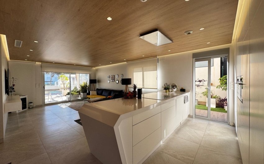 Revente - Villa -
Orihuela Costa - Campoamor
