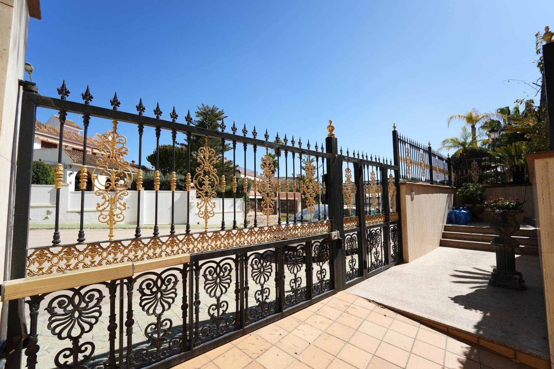 Revente - Villa -
Orihuela Costa - Campoamor