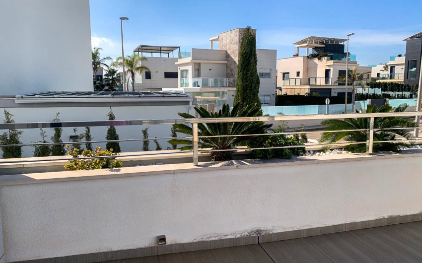 Revente - Villa -
Orihuela Costa - Campoamor