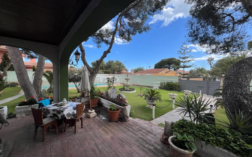 Revente - Villa -
Orihuela Costa - Campoamor