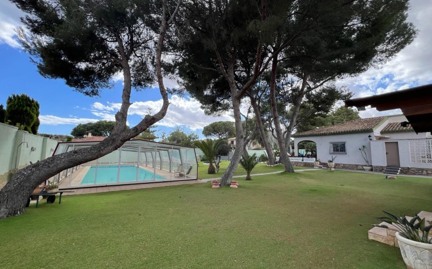 Revente - Villa -
Orihuela Costa - Campoamor