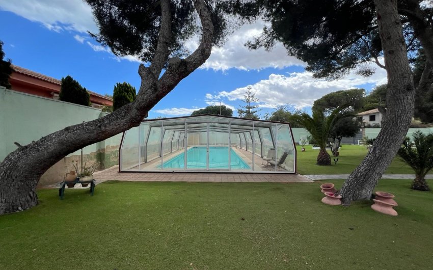 Revente - Villa -
Orihuela Costa - Campoamor