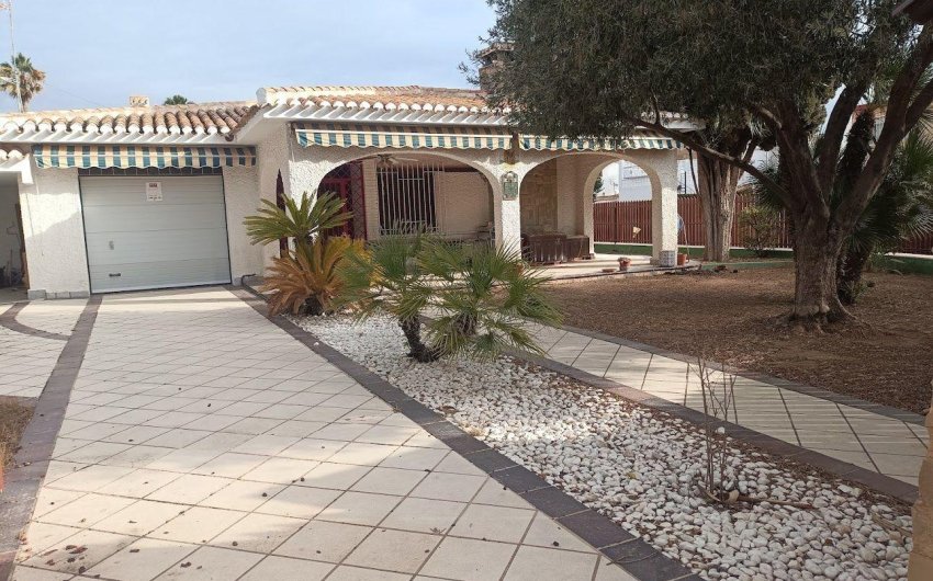 Revente - Villa -
Orihuela Costa - Campoamor