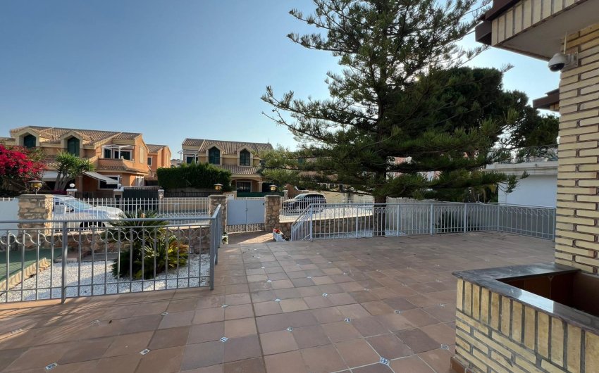 Revente - Villa -
Orihuela Costa - Campoamor