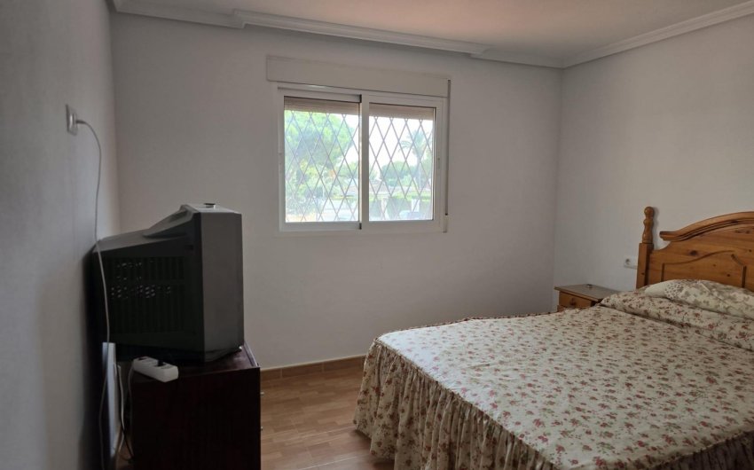 Revente - Villa -
Orihuela Costa - Campoamor