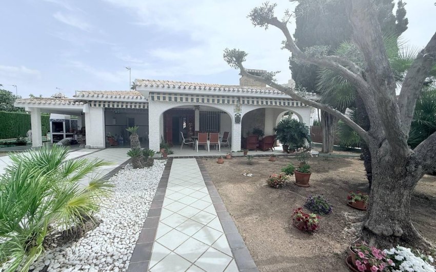 Revente - Villa -
Orihuela Costa - Campoamor