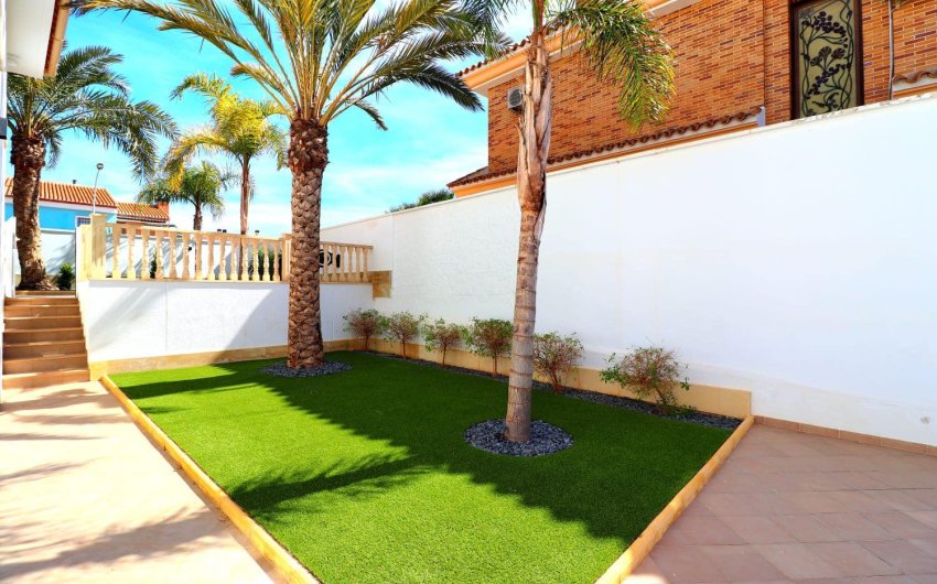 Revente - Villa -
Orihuela Costa - Campoamor