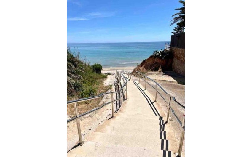 Revente - Villa -
Orihuela Costa - Campoamor