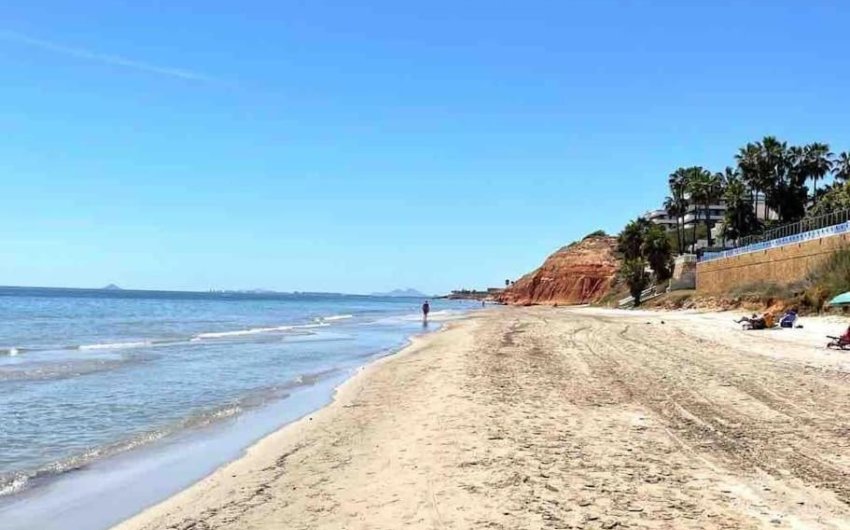 Revente - Villa -
Orihuela Costa - Campoamor