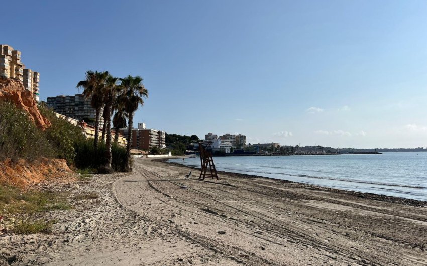Revente - Villa -
Orihuela Costa - Campoamor