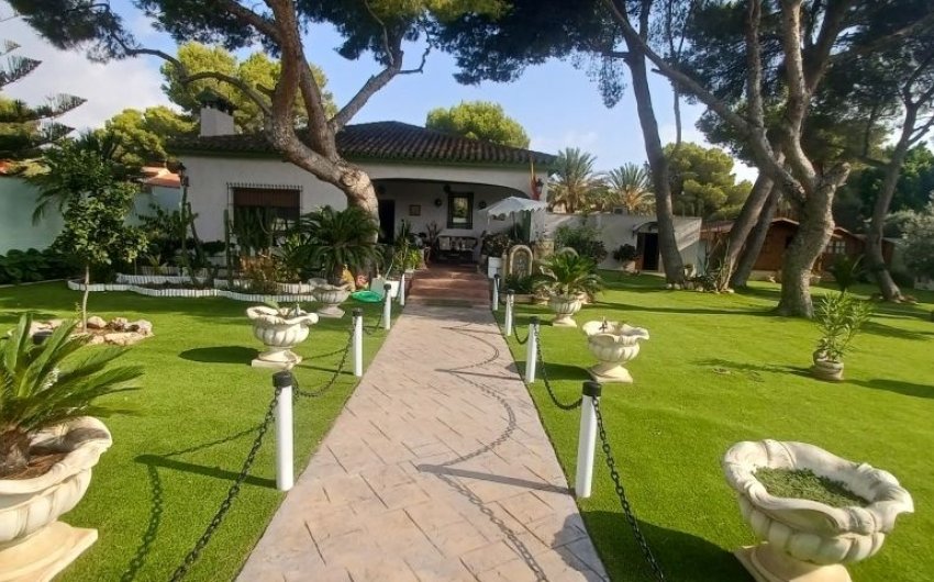 Revente - Villa -
Orihuela Costa - Costa Blanca