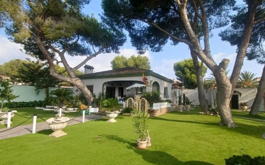 Revente - Villa -
Orihuela Costa - Costa Blanca