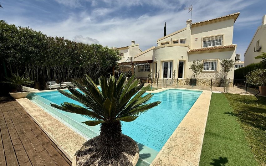 Revente - Villa -
Orihuela Costa - Costa Blanca