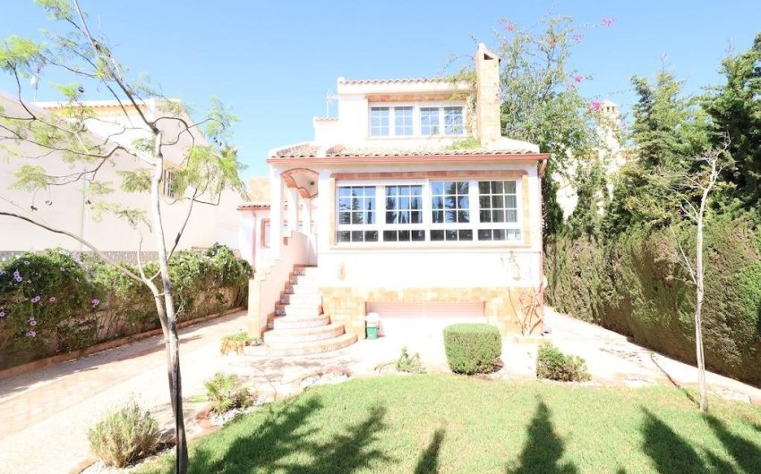 Revente - Villa -
Orihuela Costa - Costa Blanca
