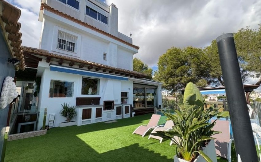 Revente - Villa -
Orihuela Costa - Costa Blanca
