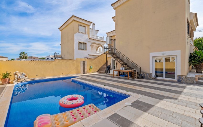 Revente - Villa -
Orihuela Costa - Costa Blanca