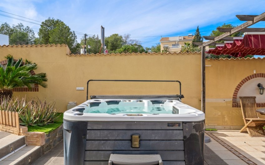 Revente - Villa -
Orihuela Costa - Costa Blanca