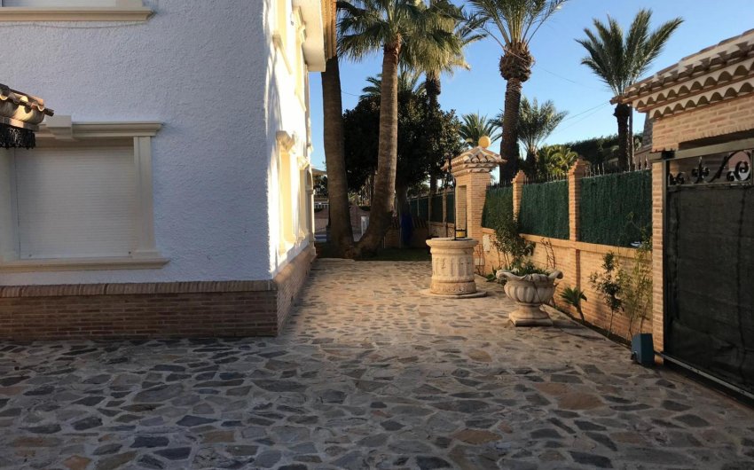 Revente - Villa -
Orihuela Costa - Costa Blanca